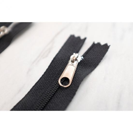 โรงงานซิปสำเร็จรูป - บริษัท ซิปโลตัส จำกัด - จำหน่ายอุปกรณ์สำหรับตัดเย็บ